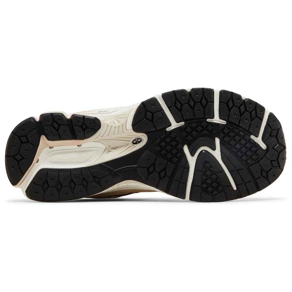 New Balance 2002R Sandstone Magnet (GS)